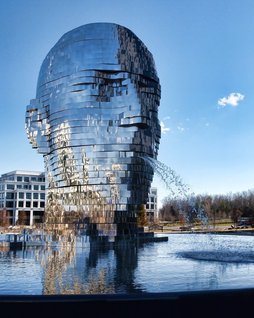 Скульптура-фонтан Metalmorphosis, США