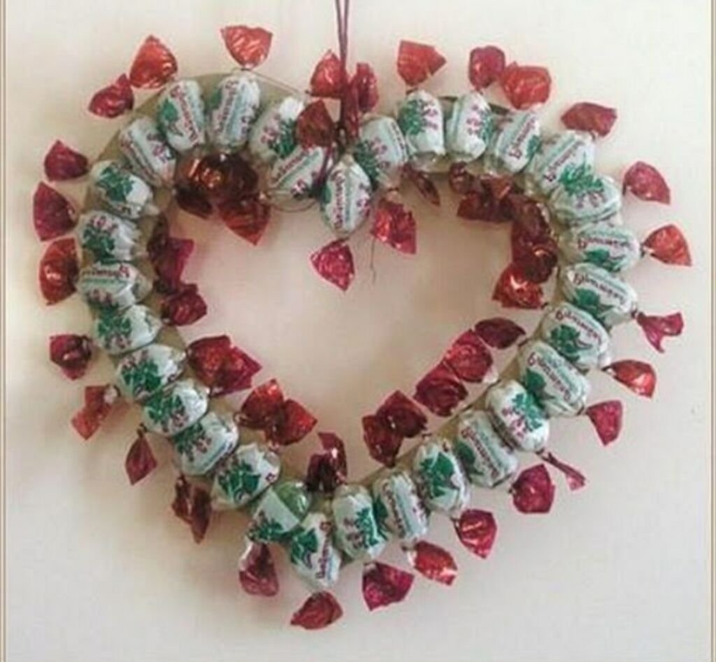 Сердце из конфет своими руками