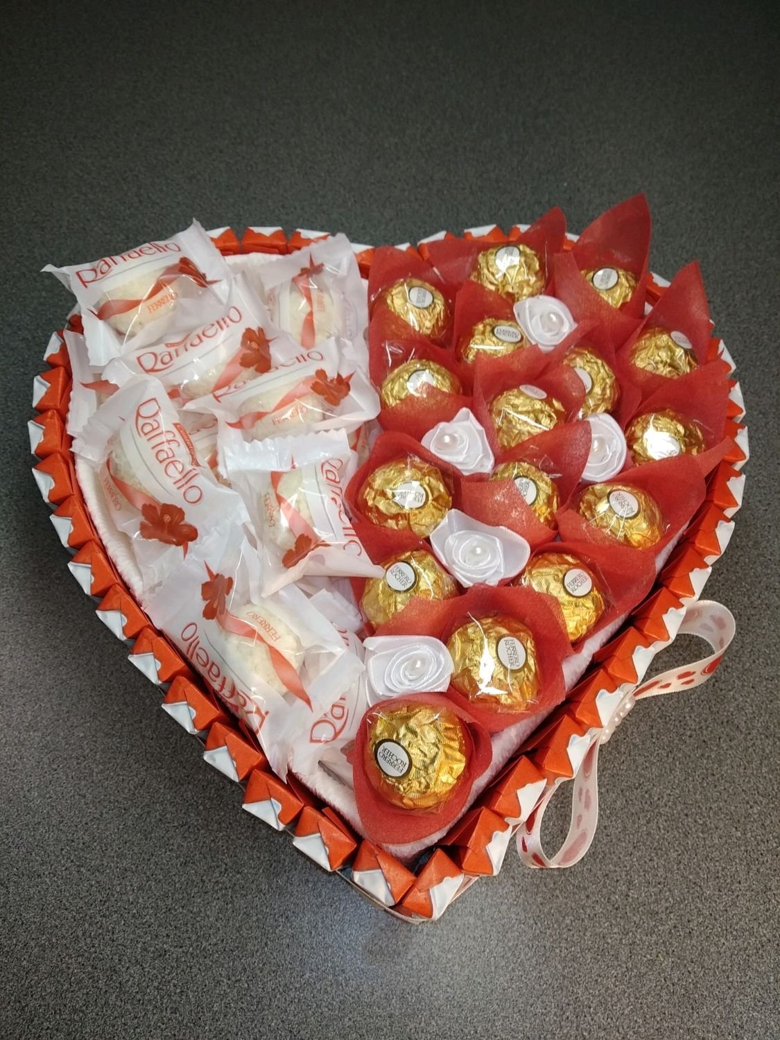 Сердце из конфет