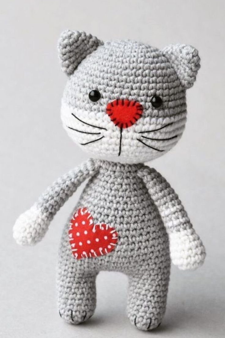 Вязаная игрушка кот
