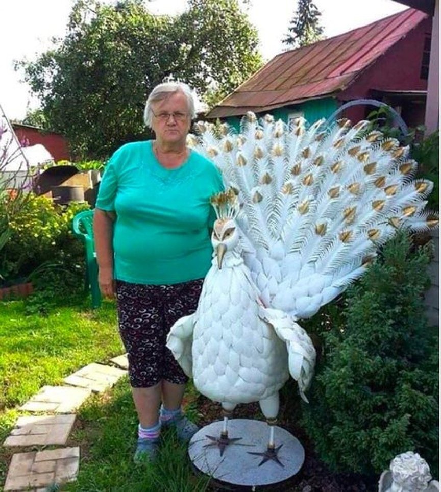 Павлин из пластиковых бутылок
