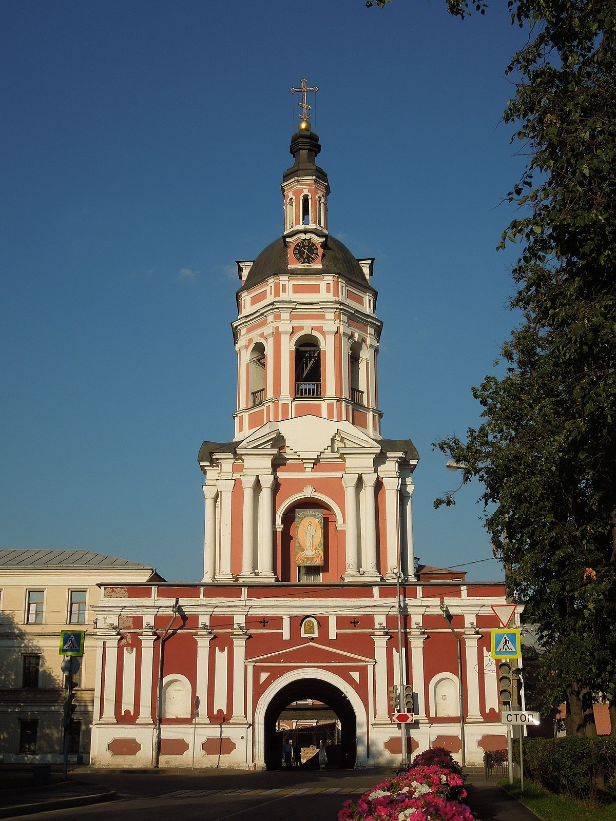 Колокольня Донского монастыря в Москве