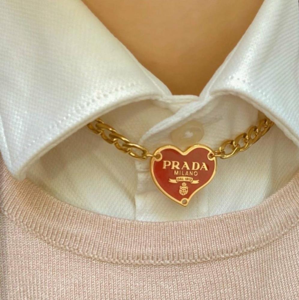 Ожерелье сердечко Prada