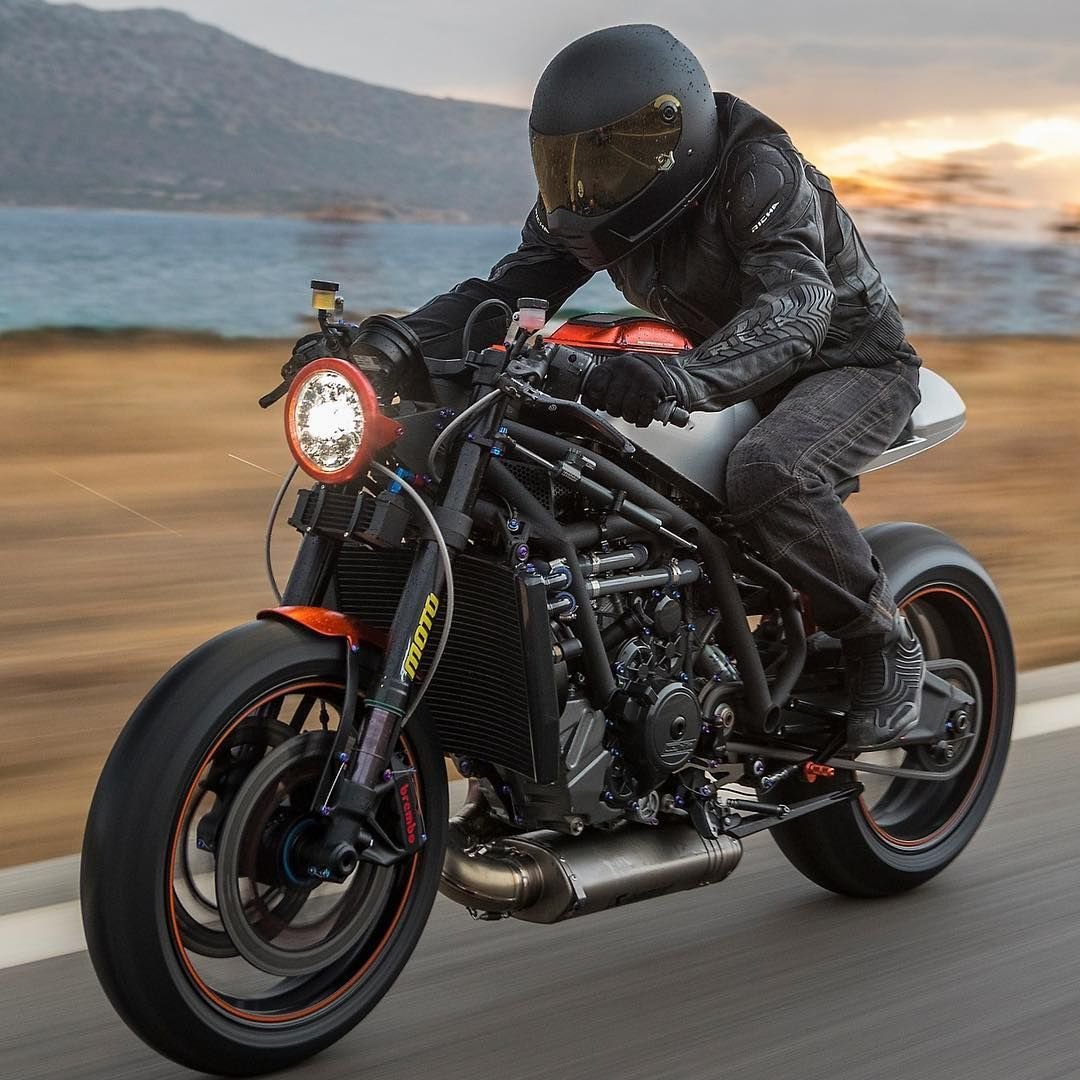 Cafe Racer мотоциклист