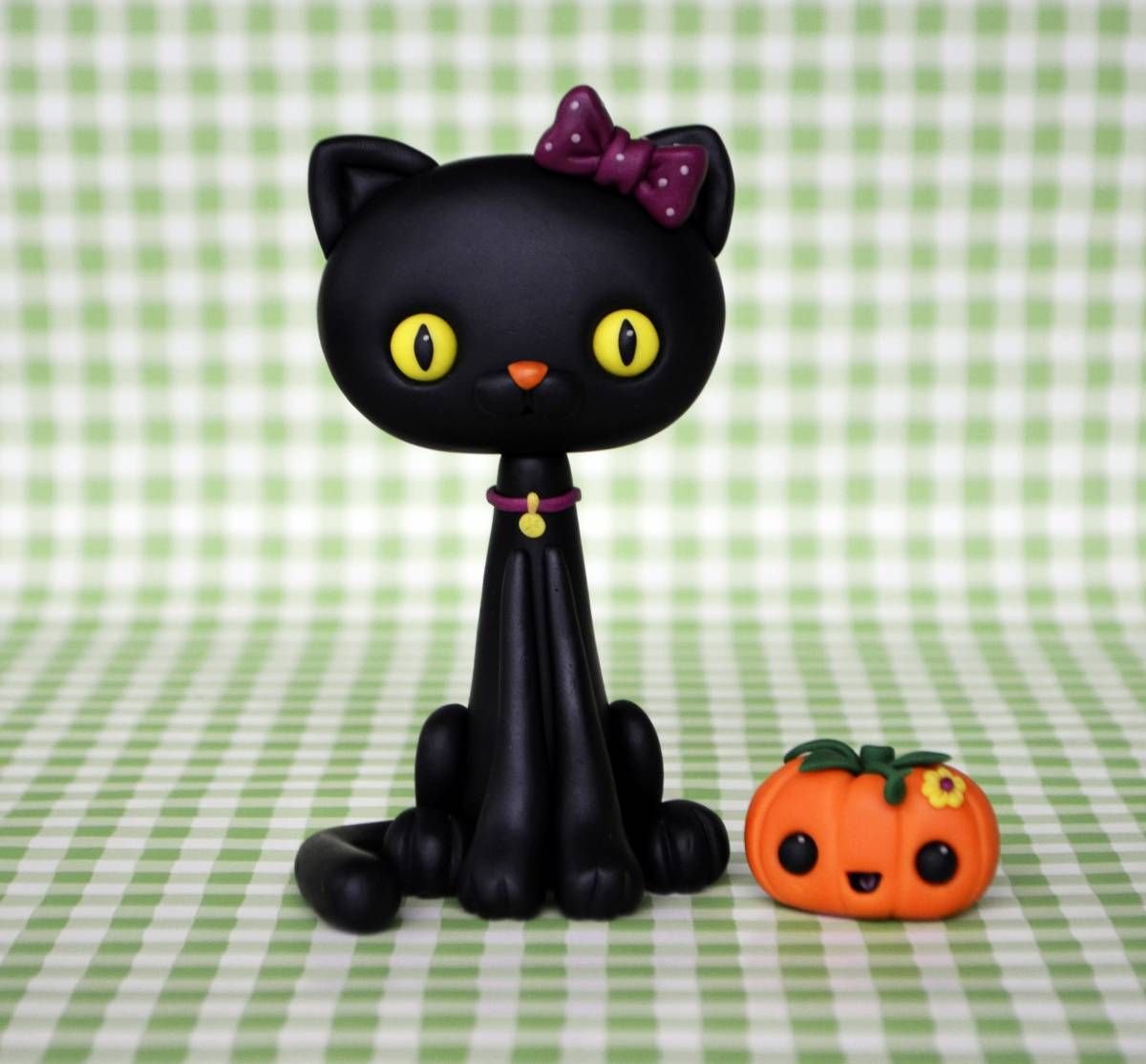 Фигурка кота из пластилина