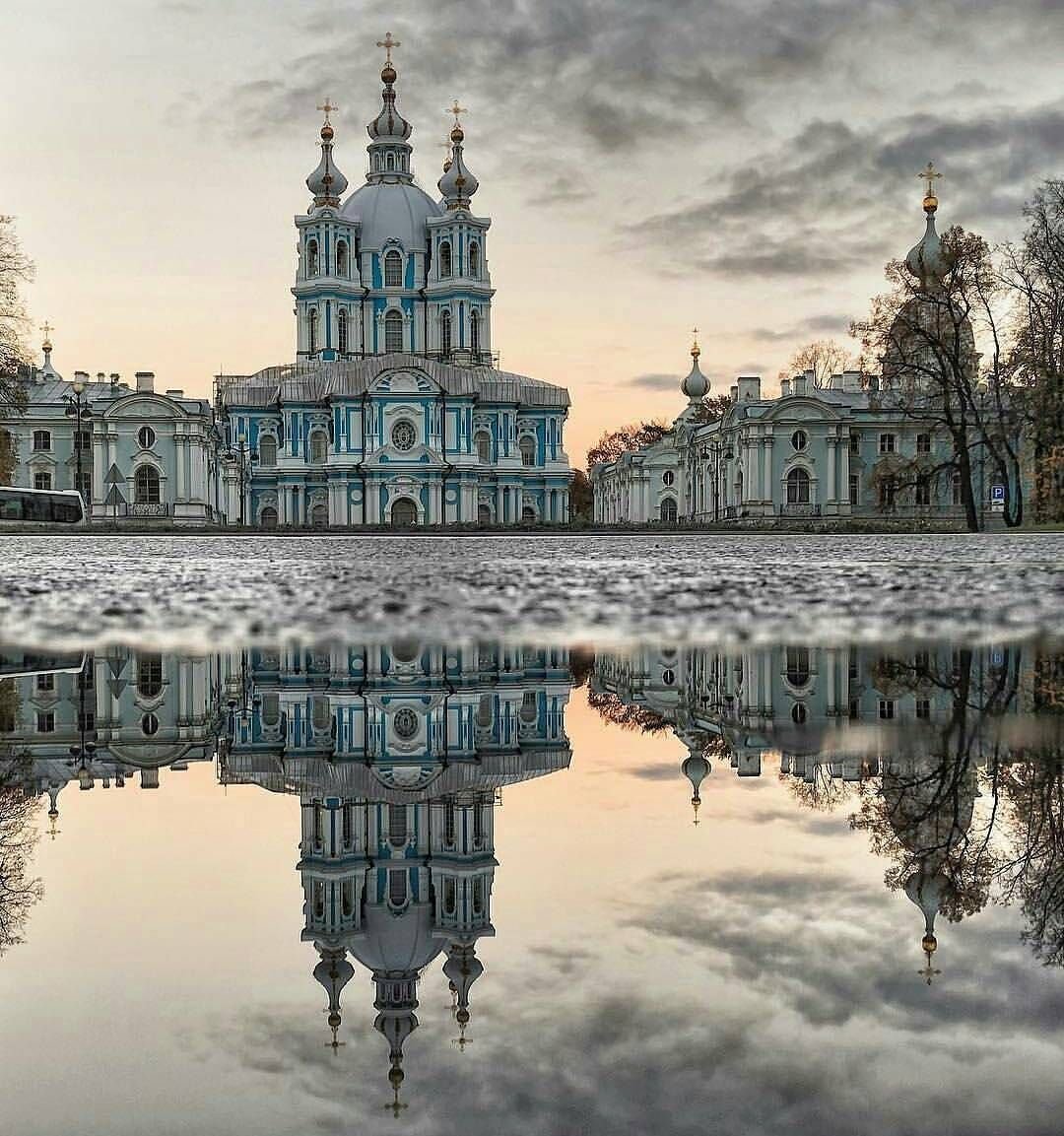 Смольный собор в Санкт-Петербурге зимой