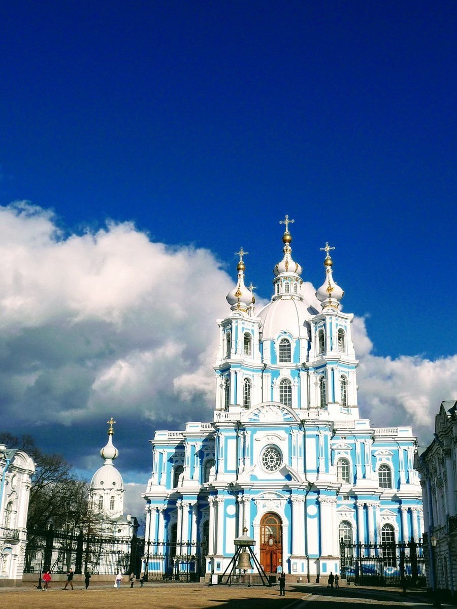 Смольный монастырь в Санкт-Петербурге