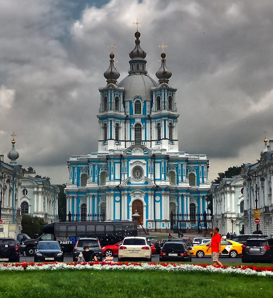 Смольный собор СПБ летом