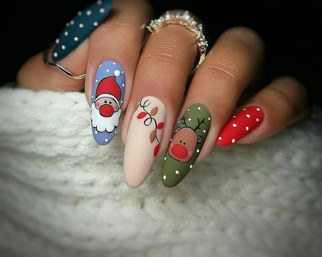Новогодний гномик на ногтях