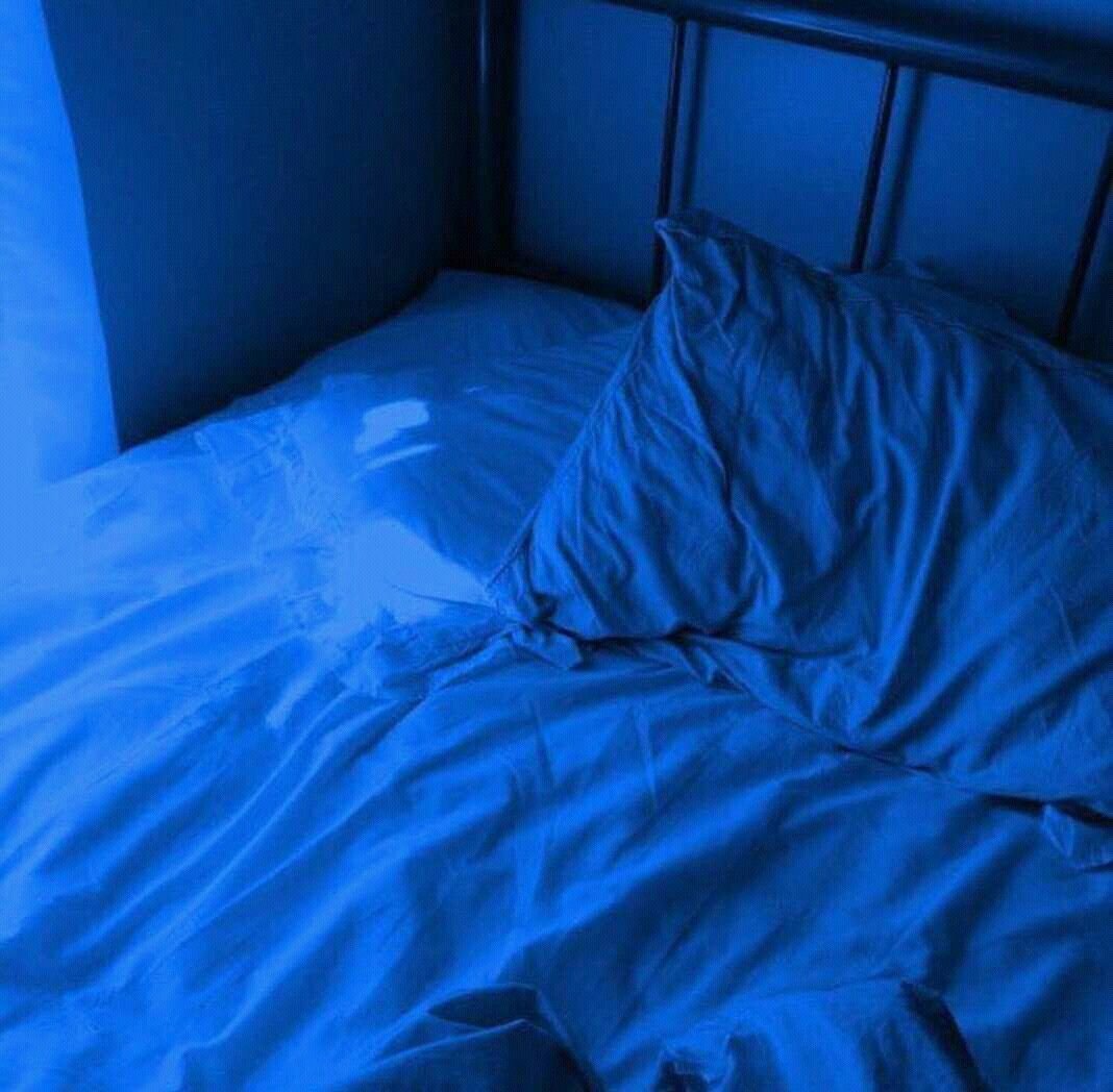 Кровать ночью