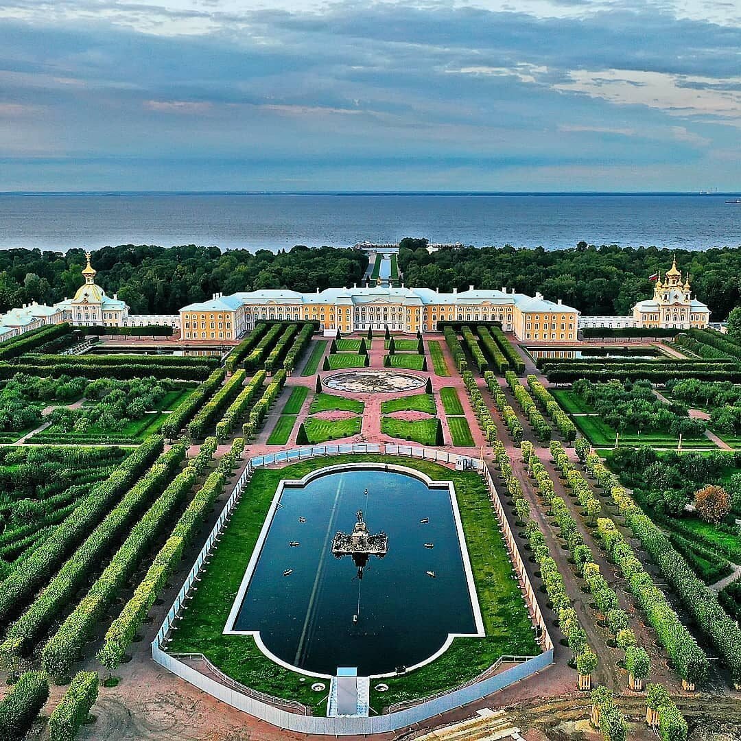 Петергоф (дворцово-парковый ансамбль)