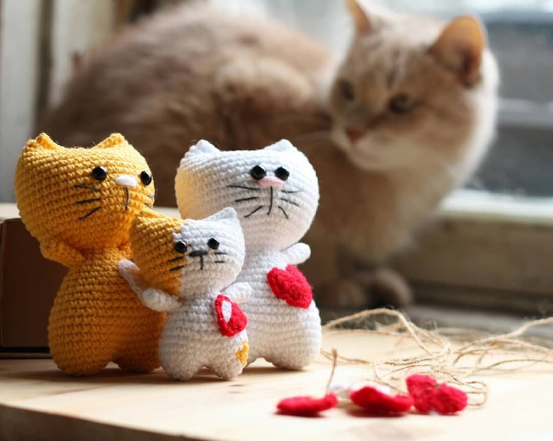 Вязаный котенок