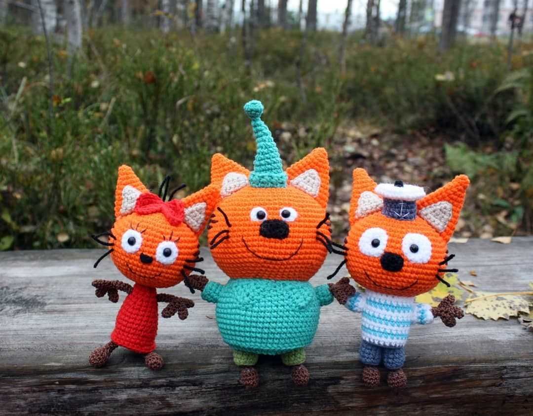 Вязаный Коржик три кота