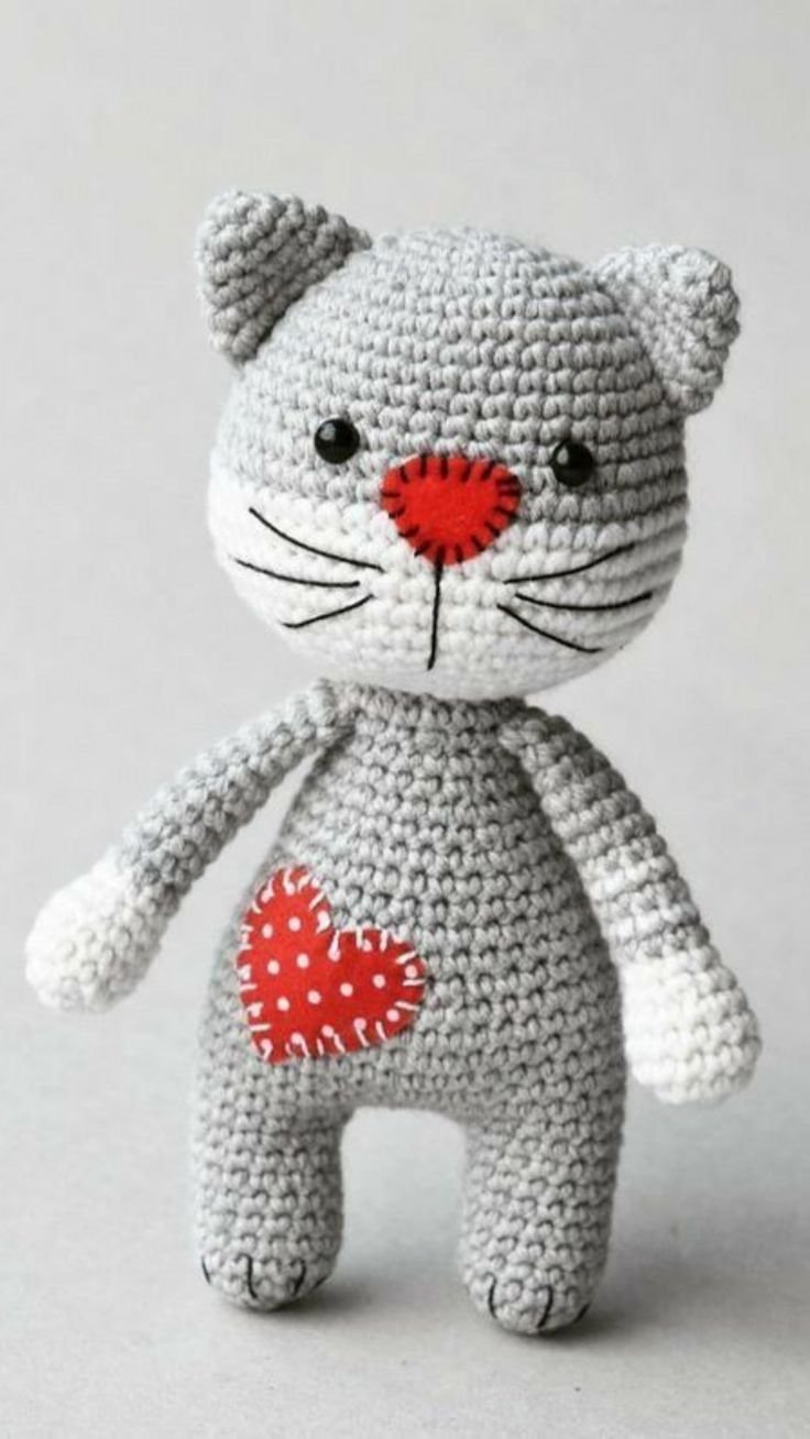 Вязаная игрушка кот