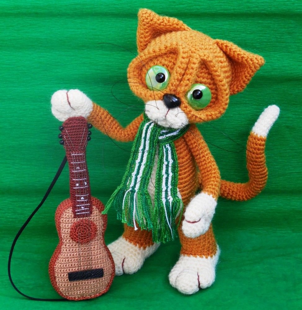 Вязаная игрушка кот