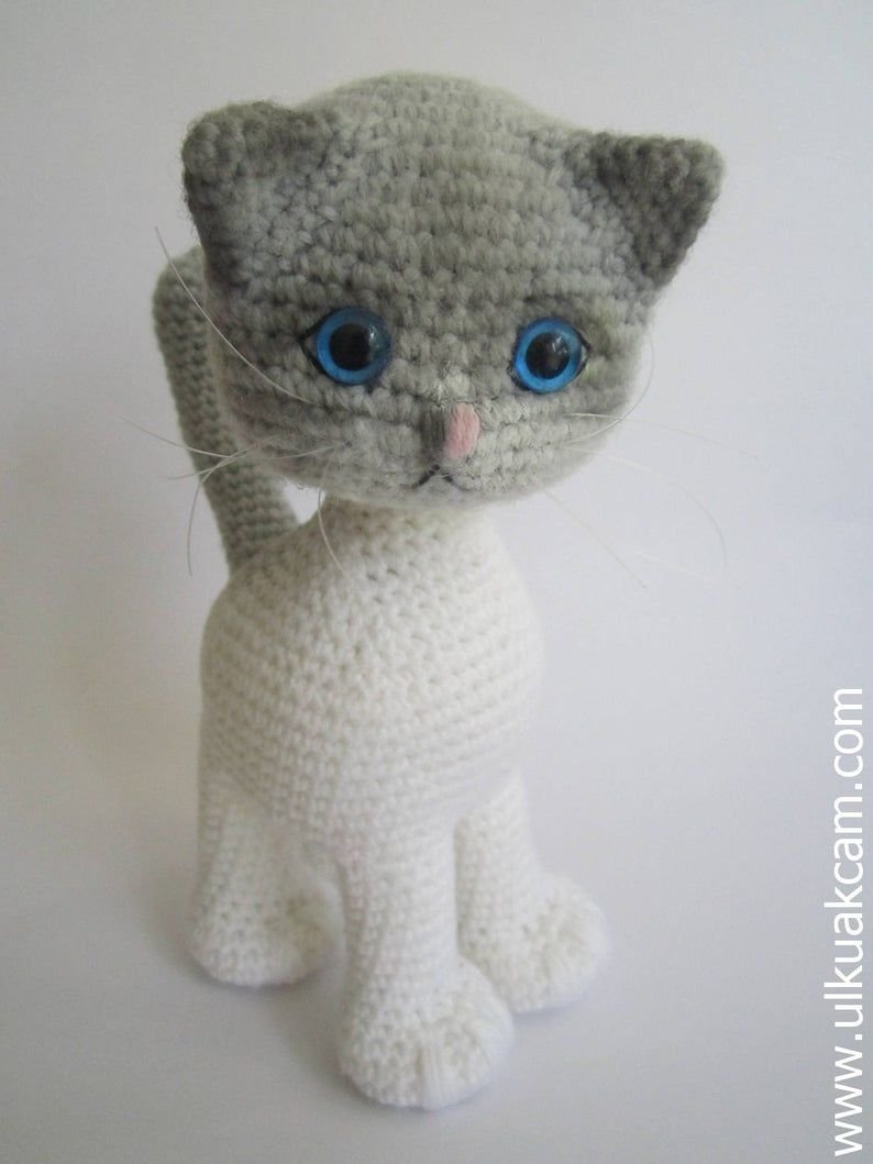 Вязаные игрушки кошки