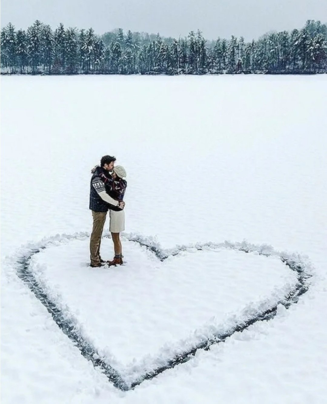 Сердечко на снегу