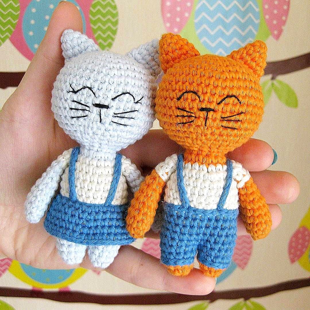 Вязаные игрушки кошки