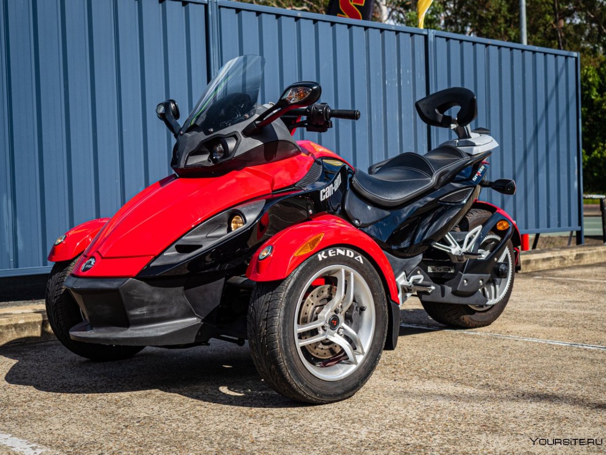 Трицикл can-am Spyder RS