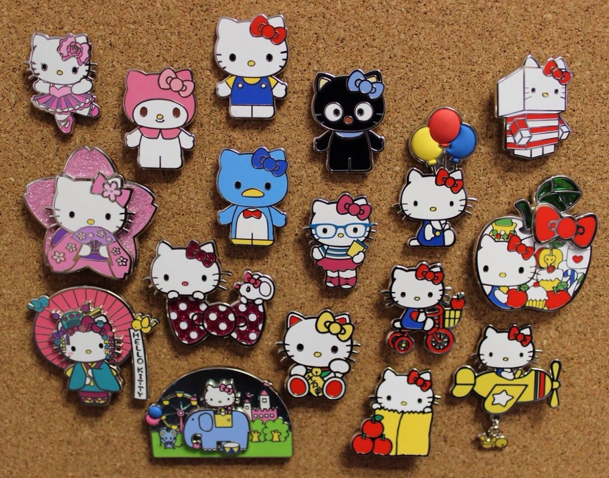 Hello Kitty #2 - lot of 15 Pin back