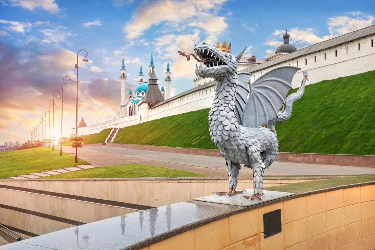 Зилант Казань скульптура