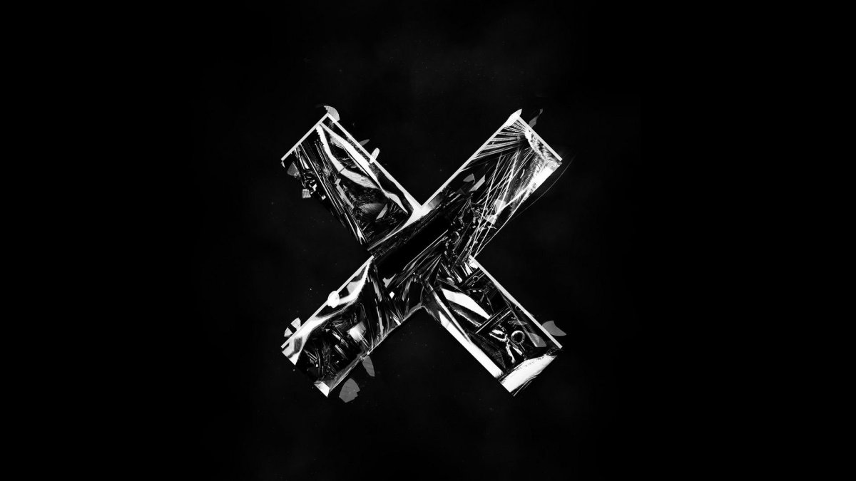 X на черном фоне