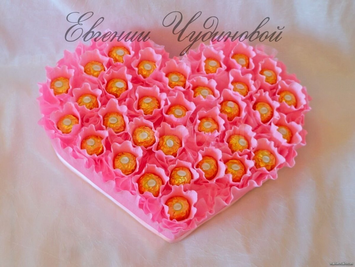 Букет из конфет в форме сердца