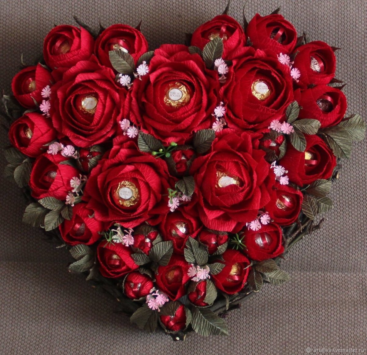 Сердце из конфет