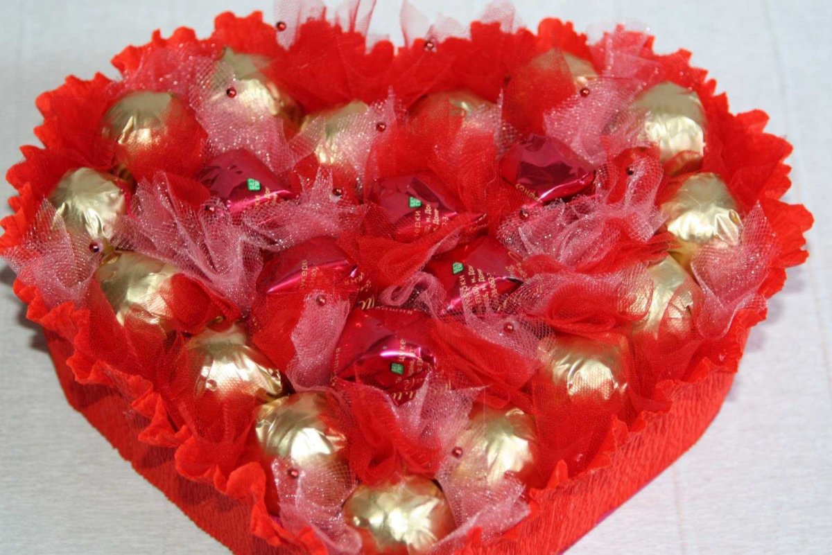 Сердце из конфет маленькое
