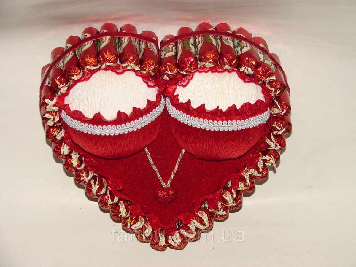 Сердце из конфет для парня