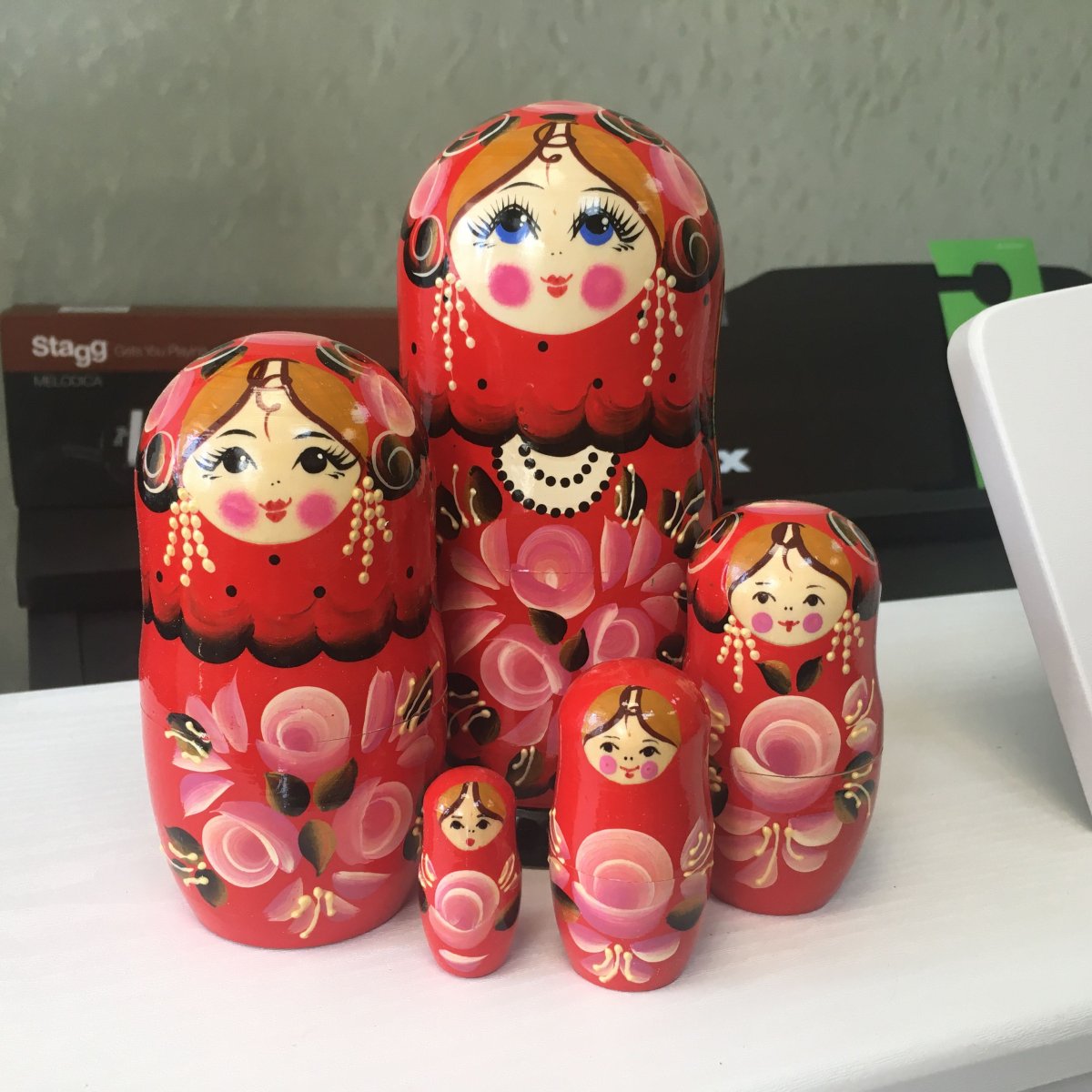 Матрешки в красных сапожках