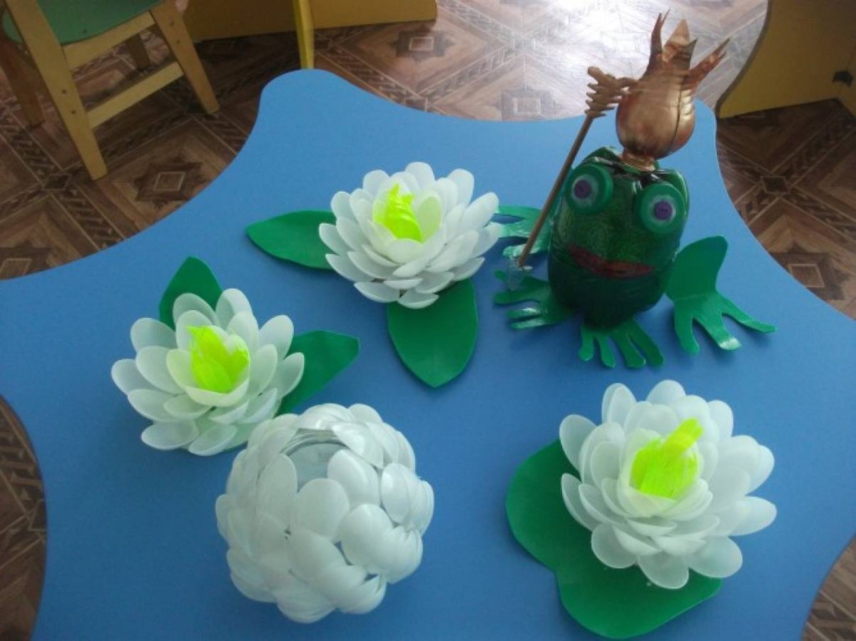 Цветы из пластиковых ложек для сада