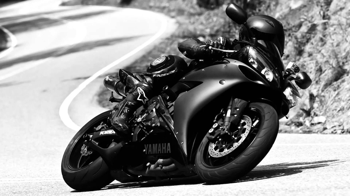 Yamaha r1 Black Wallpaper