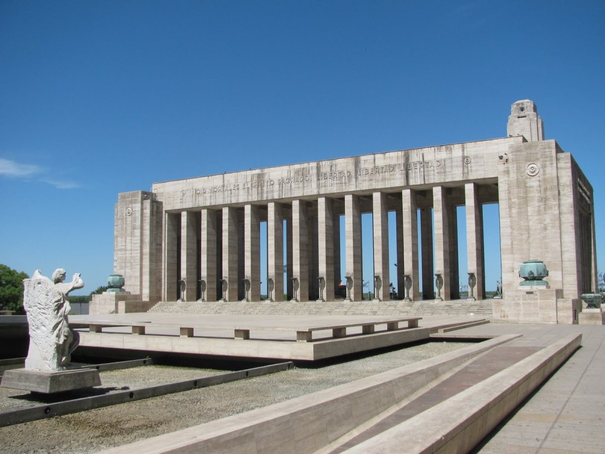 Монументализм в архитектуре