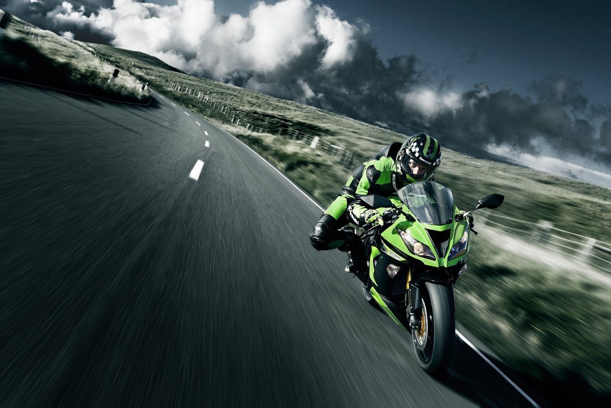 Kawasaki ZX-6r мотоциклист