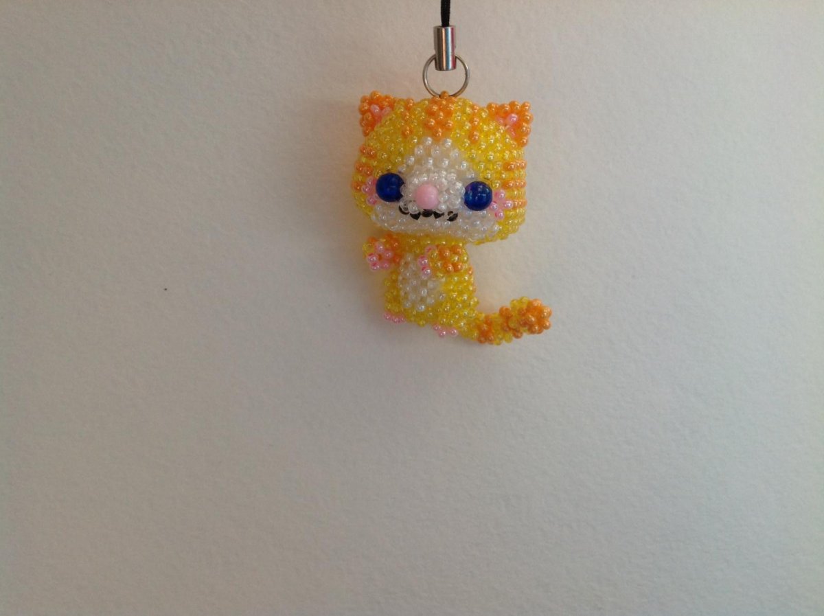 Брелок котенок из бисера