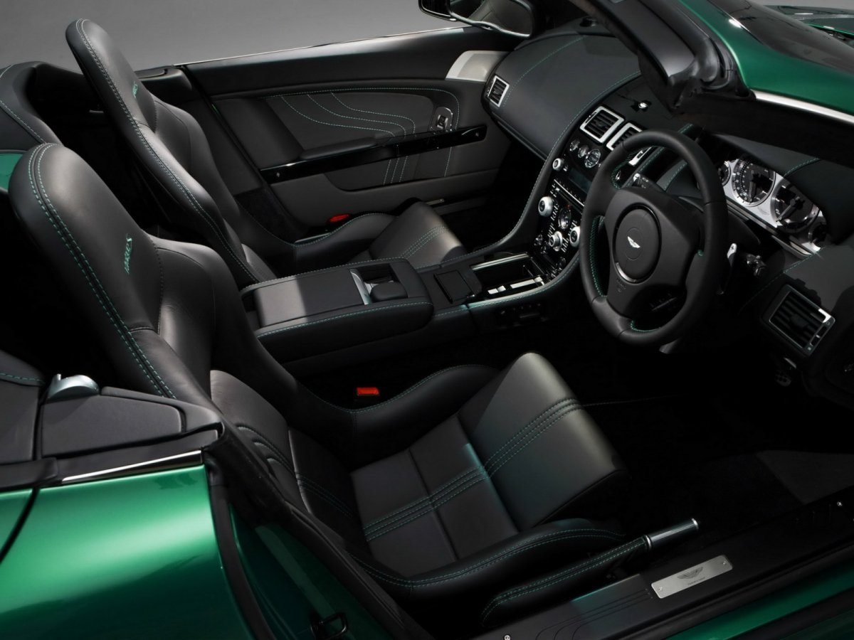 Aston Martin v8 салон