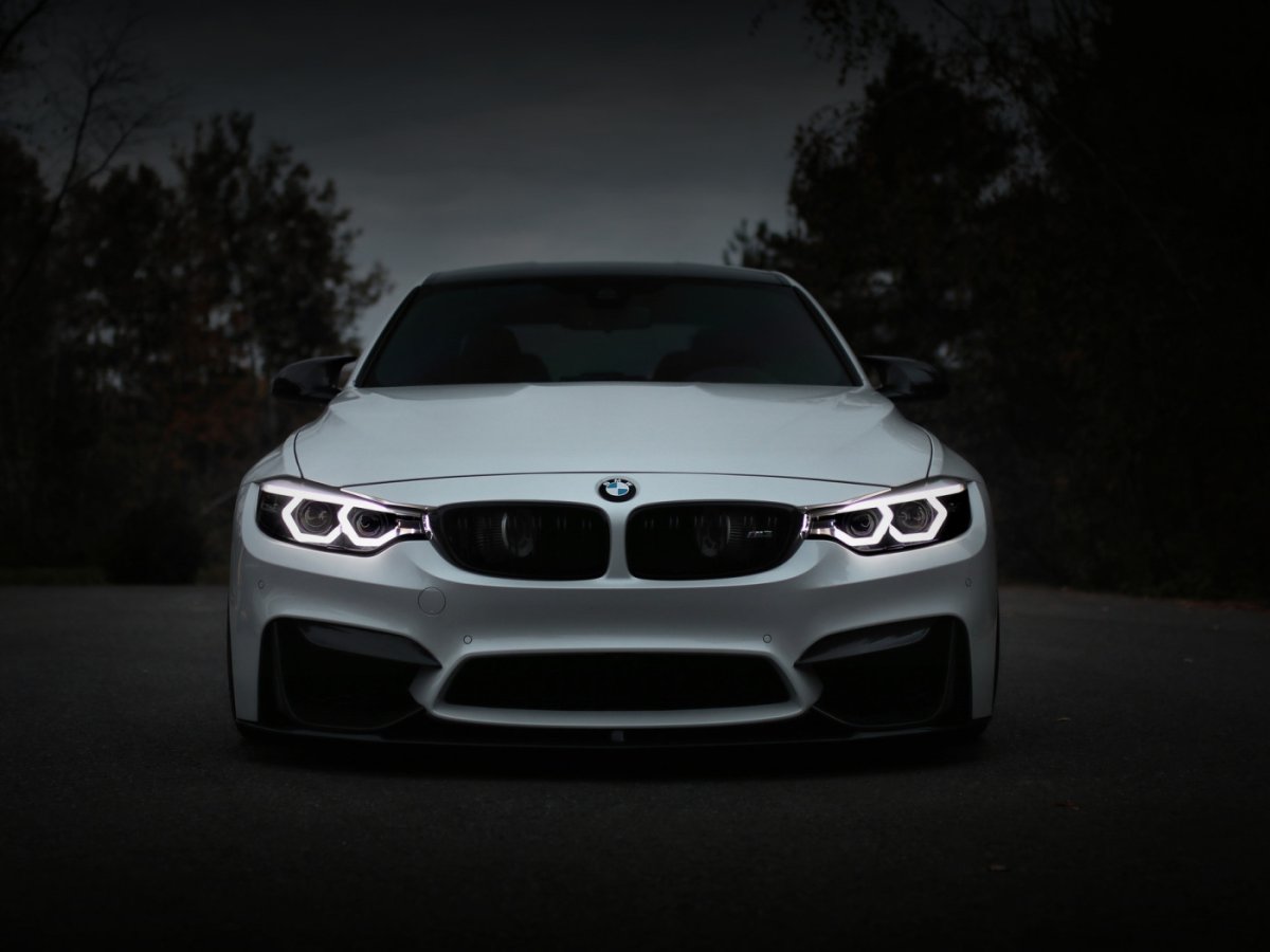 BMW m5 f10 2016 в темноте
