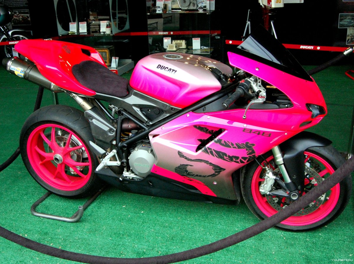 Мотоцикл Ducati 848 фиолетовая