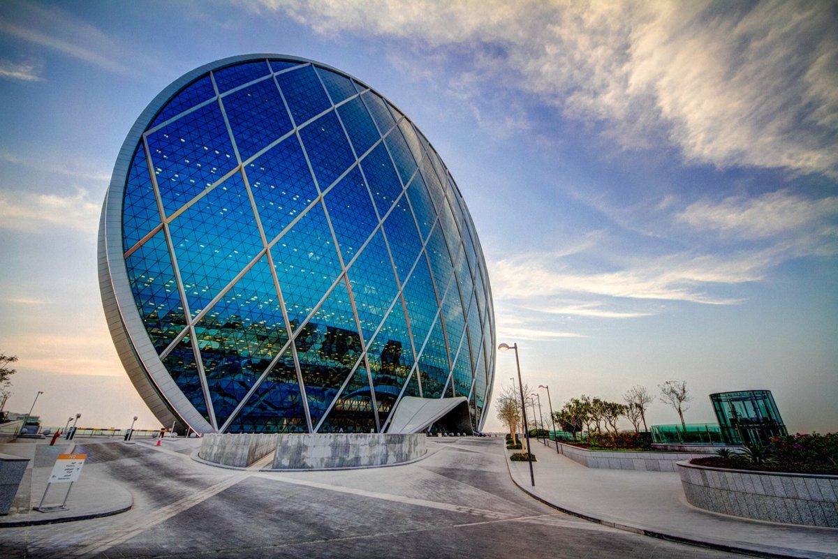 Круглый небоскреб Aldar hq в Абу-Даби