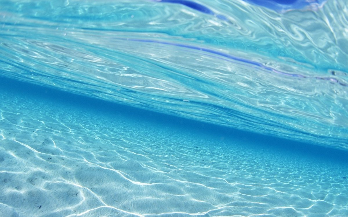 Голубое прозрачное море