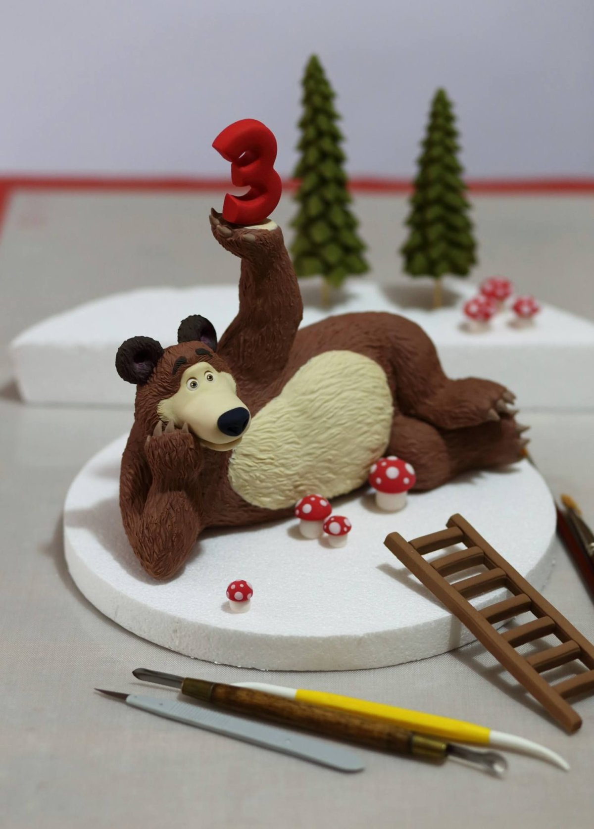 Медведь из мастики
