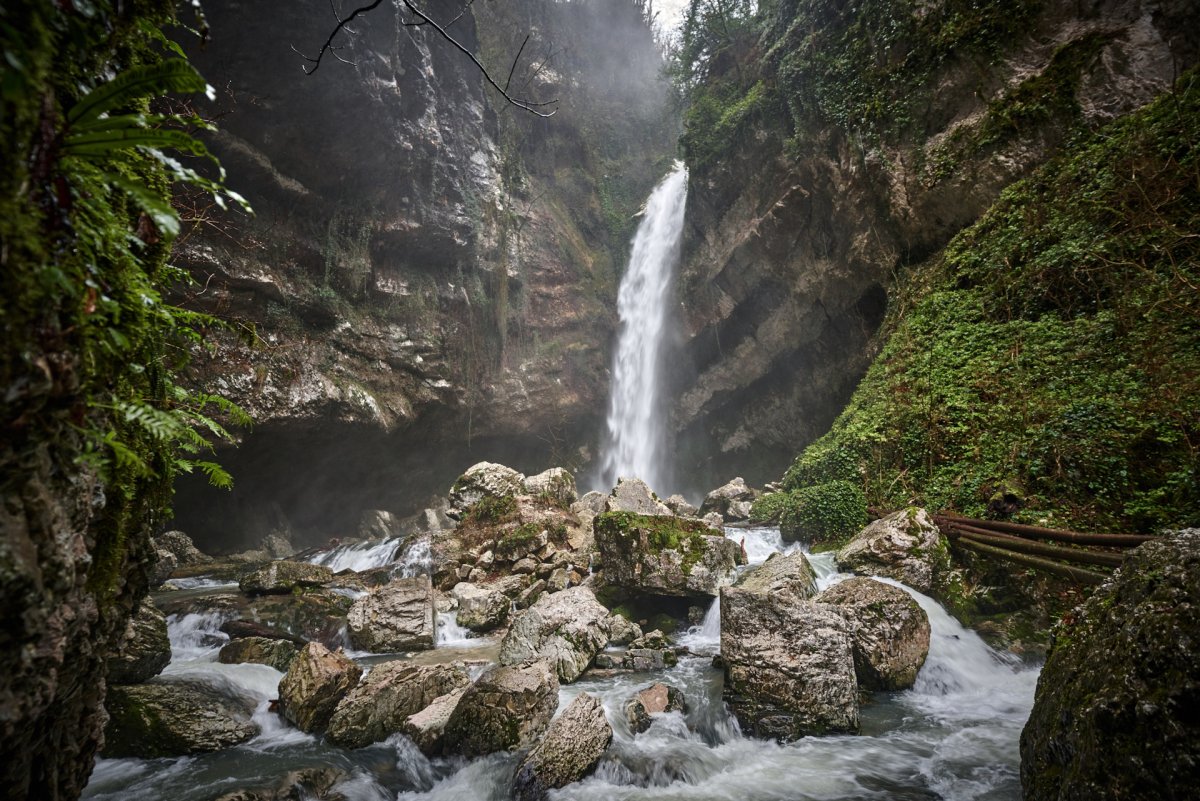 Водопад пасть дракона Сочи