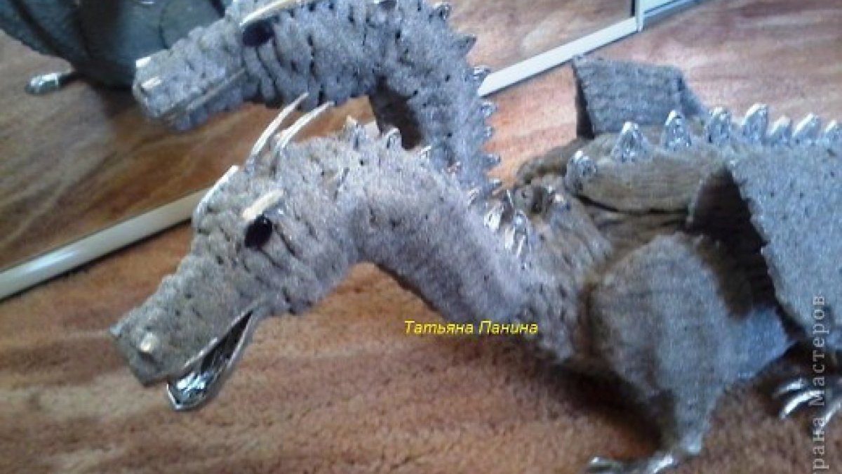 Дракон из бумажных трубочек