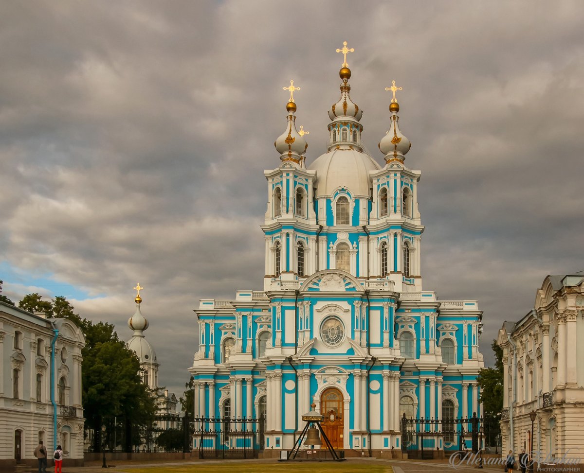 Бирюзовый цвет Смольный собор