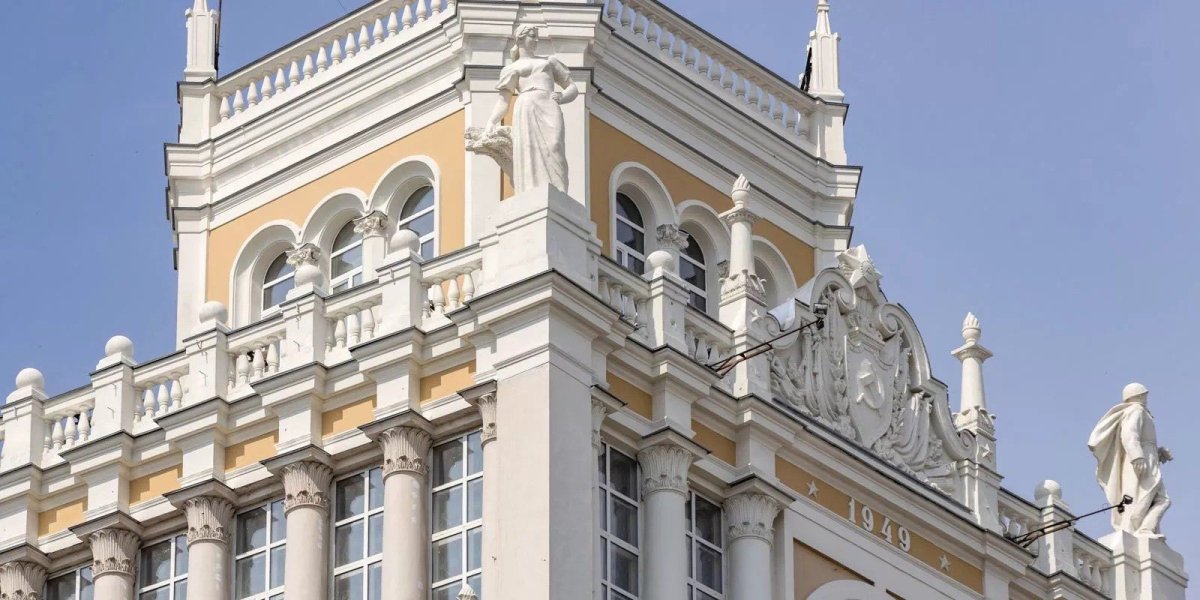 Барельеф гостинице «Пекин»