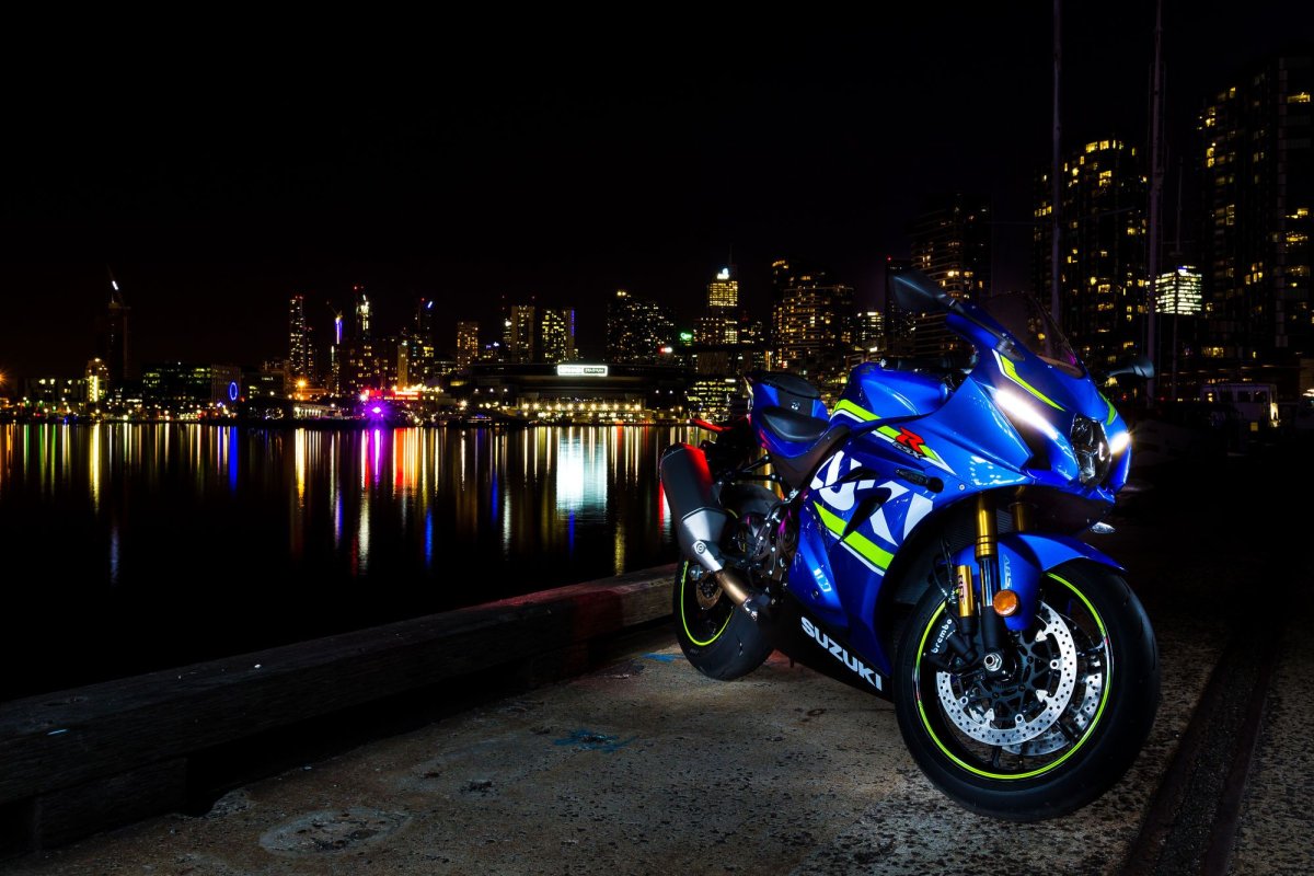 Suzuki GSX-R 1000 ночью