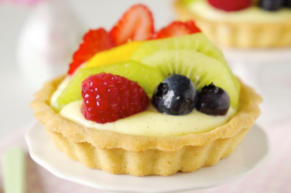 Корзиночки с кремом и фруктами