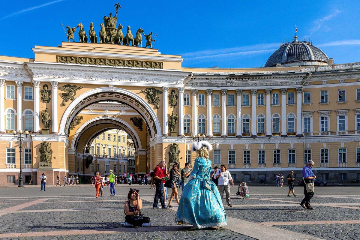 Дворцовая площадь в Санкт-Петербурге Эрмитаж