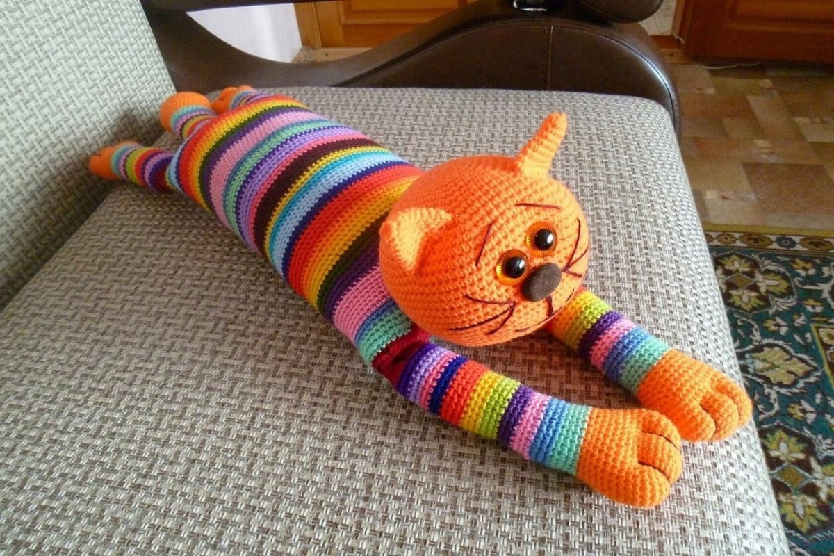 Кот Аминеко Радужный крючком
